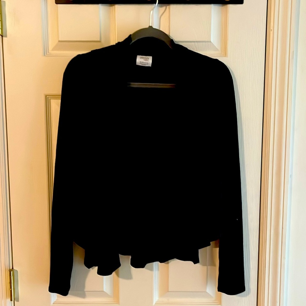 Black exercise sweater fits like a medium